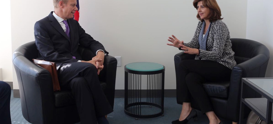 Representante Permanente del Reino Unido ante las Naciones Unidas sostuvo encuentro con la Ministra María Ángela Holguín
