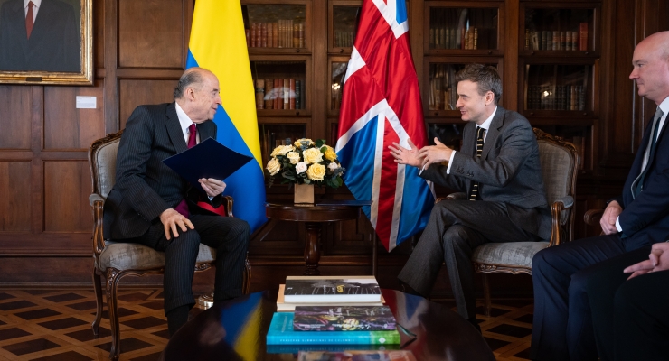 Ministro Leyva Durán le da la bienvenida a Colombia al nuevo embajador de Reino Unido