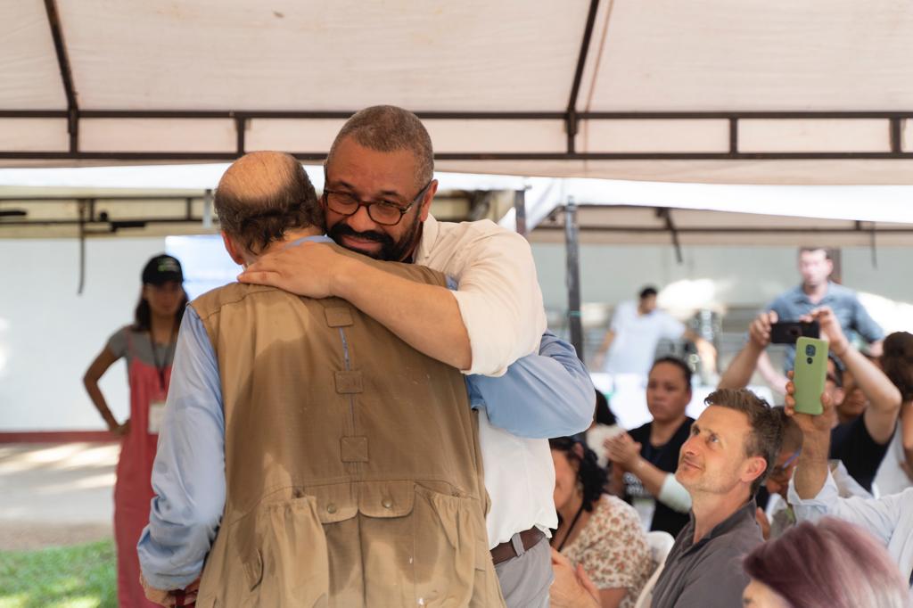 James Cleverly y Álvaro Leyva 