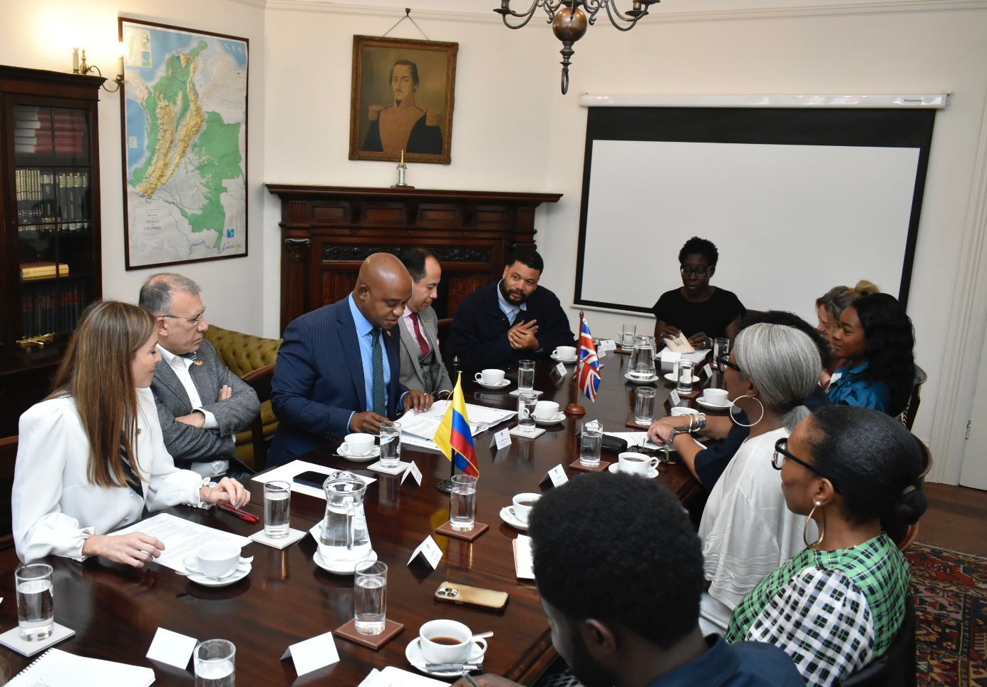 Encuentros con instituciones clave que trabajan en temas de comunidades negras en el Reino Unido.