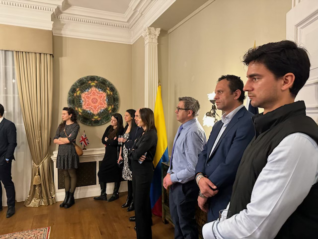 Embajada y la Oficina de ProColombia en el Reino Unido reunieron a representantes de la diáspora de ejecutivos colombianos jóvenes para compartir los eventos principales de la agenda bilateral y solicitar su apoyo y participación 