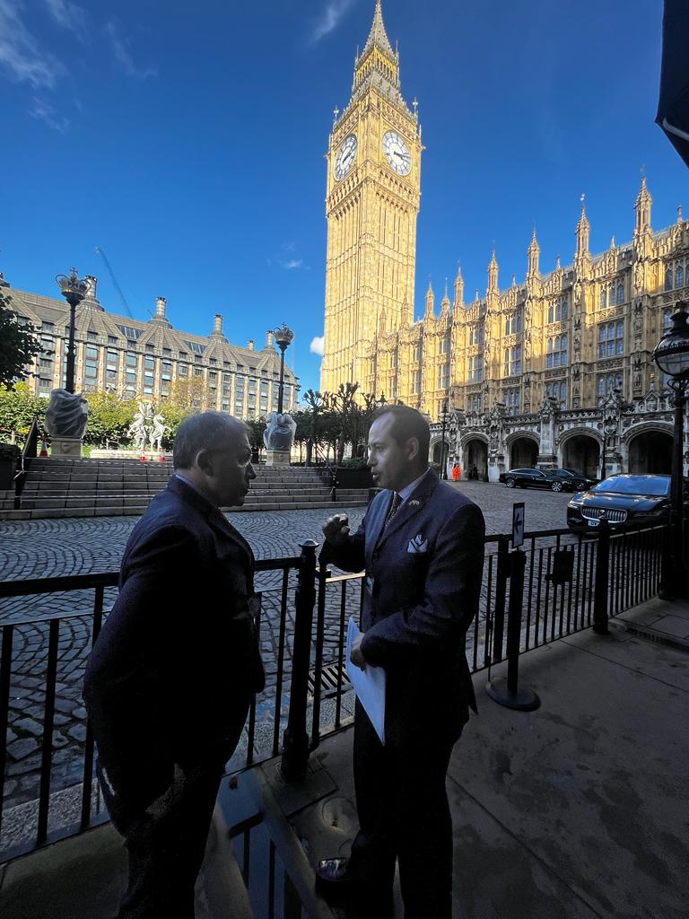 Embajador ante el gobierno del Reino Unido participa en evento sobre cambio climático en el Parlamento Británico