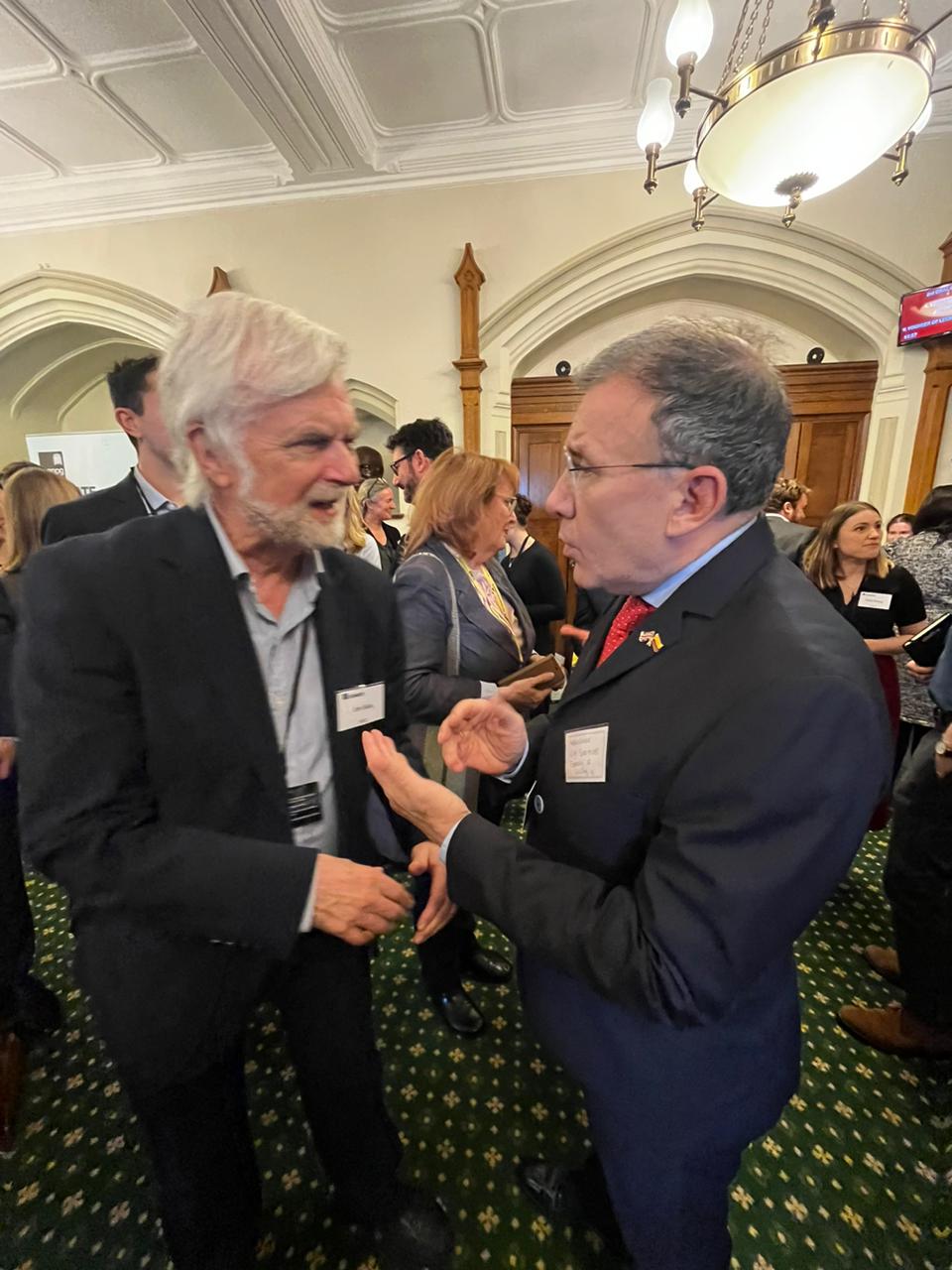 Embajador ante el gobierno del Reino Unido participa en evento sobre cambio climático en el Parlamento Británico