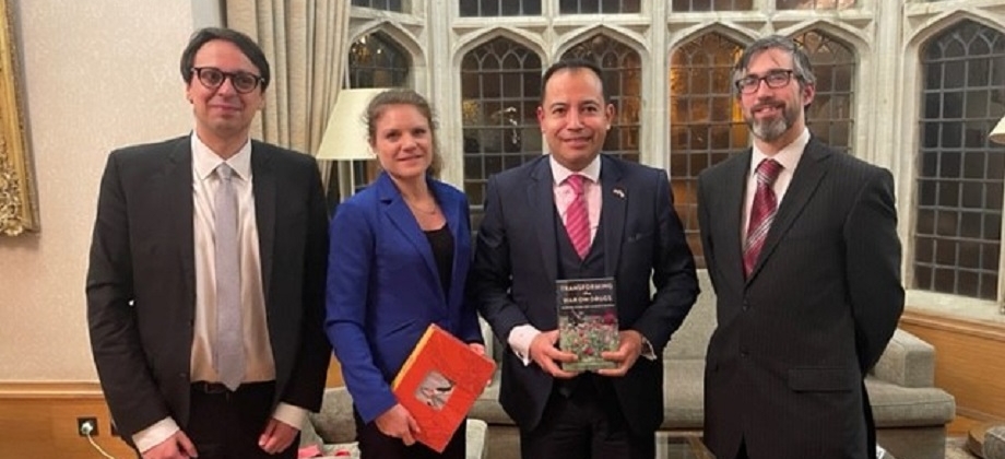 Embajada en Colombia ante el Reino Unido da palabras de apertura del foro virtual “Paz y Seguridad en los territorios marginalizados en Colombia” de la Universidad de Oxford