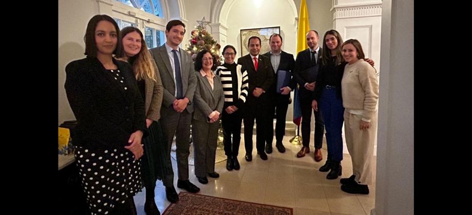 Embajada de Colombia en Reino Unido compartió un almuerzo de trabajo con funcionarios del Foreign Office y del Home Office