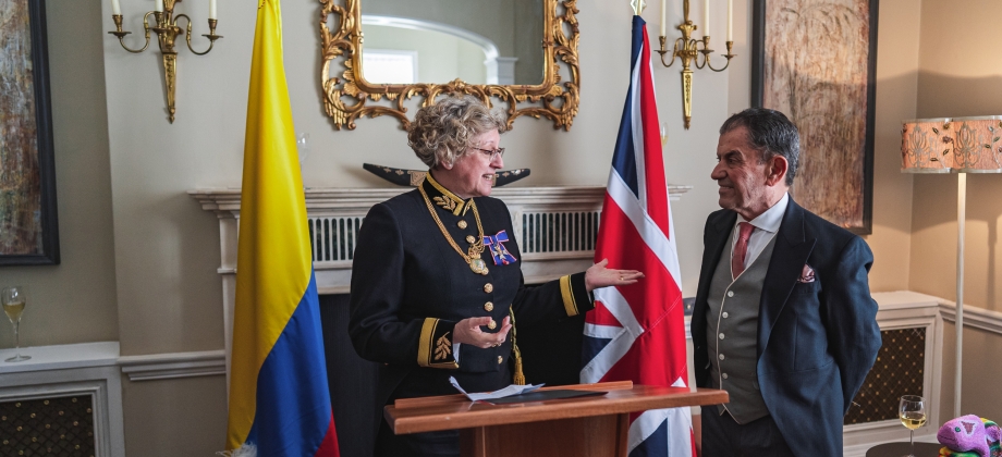 Embajador de Colombia ante el Reino Unido presentó cartas credenciales en el Palacio de Buckingham