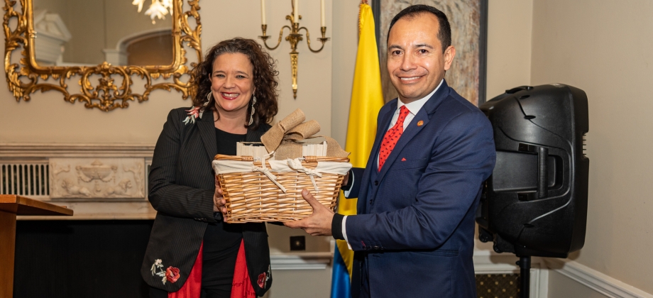Embajada en Londres celebra participación británica en la decimoctava edición del  Hay Festival en Cartagena, Colombia