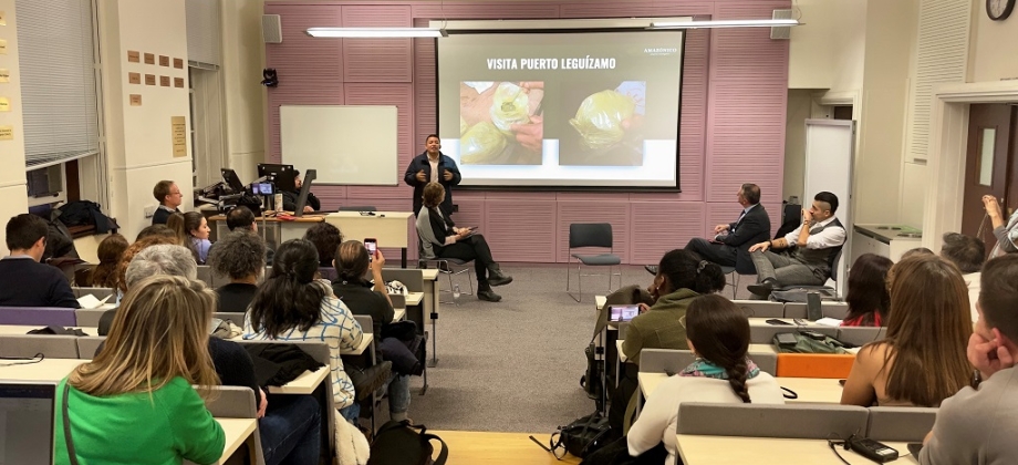 Los usos alternativos de la hoja de coca son tema de conversación en Londres, gracias a la Embajada de Colombia en el Reino Unido