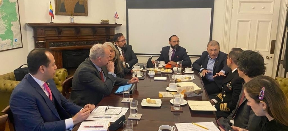Embajador Roy Barreras y el Ministro de Minas y Energía, Andrés Camacho, se reunieron con cinco importantes empresas de este sector del Reino Unido que tienen interés en Colombia