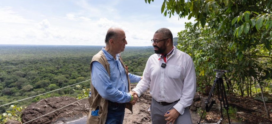 Durante encuentro de cancilleres en la selva del Guaviare, Reino Unido anuncia aporte de más de 13 millones de libras esterlinas para combatir la deforestación en la Amazonía Colombiana