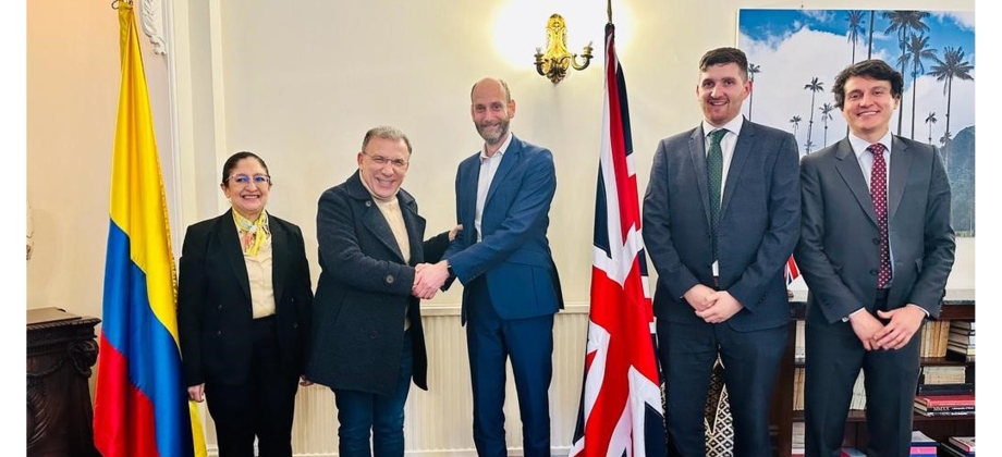 Embajador ante el gobierno del Reino Unido recibe a CEO de la agencia del gobierno británico Crossrail International, Paul Dyson