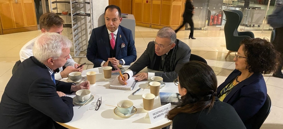 Embajador ante el gobierno del Reino Unido se reunió con el Enviado Británico de Comercio, el Parlamentario Mark Menzies, como antesala a su visita a Colombia