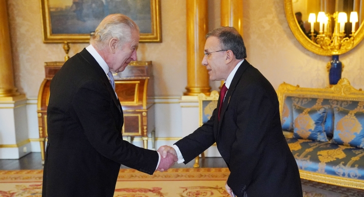El Embajador de Colombia ante el Reino Unido, Roy Barreras Montealegre, presenta sus Cartas Credenciales al Rey Carlos III en el Palacio de Buckingham