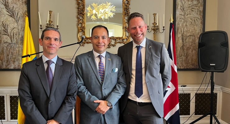 Embajada en Londres propicia intercambios entre el sector de energías limpias del Reino Unido y delegación de Colombia de este sector