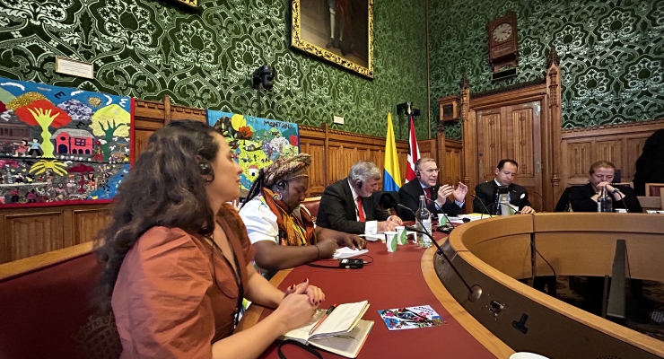 Embajada en el Reino Unido presentó a las Tejedoras de Mampuján en el Parlamento Británico. La agenda continúa en Londres y Belfast