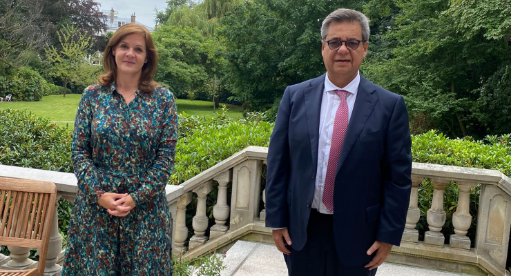 Embajador de Colombia Fernando Grillo dialogó con la Embajadora del Reino Unido
