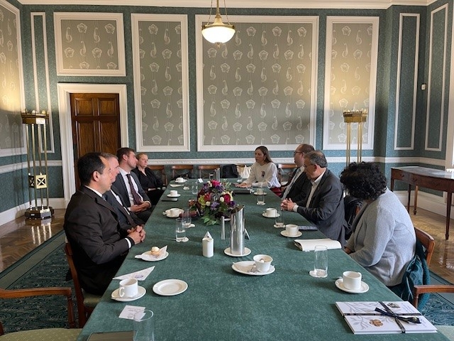 Embajador Roy Barreras se reunió con el Presidente y un grupo de Parlamentarios de la Asamblea Legislativa de Irlanda del Norte 