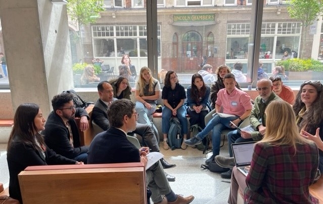 Embajada en Londres acompañó a estudiantes colombianos de doctorado en historia durante jornada en el London School of Economics sobre historia de América Latina